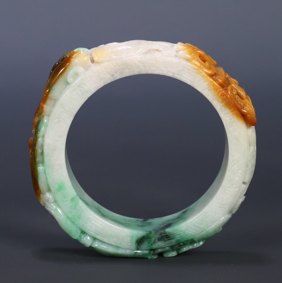 A Qing Dynasty jade dragon pattern bracelet: Qing Dynasty jade dragon pattern bracelet SIZE: Inner diameter 5.8cm W:1.8cm W:124.8g (The Dimensions Of All Batches Are Manually Measured.If You Need More Detailed Information, Please Contact Our Cus
