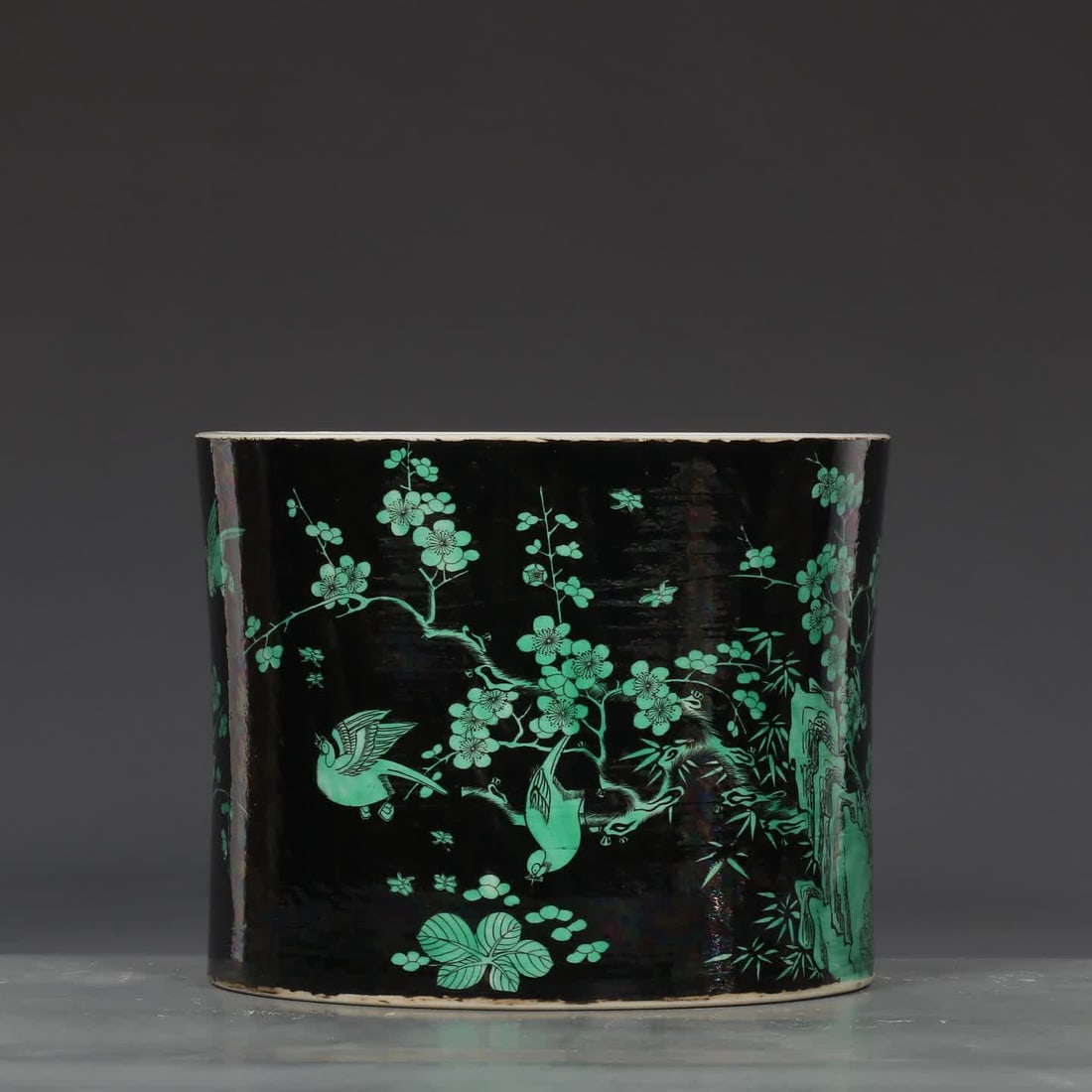 A Qing Dynasty Kangxi ink green color is happy to have a pen holder with eyebrow patterns (1 of 9)