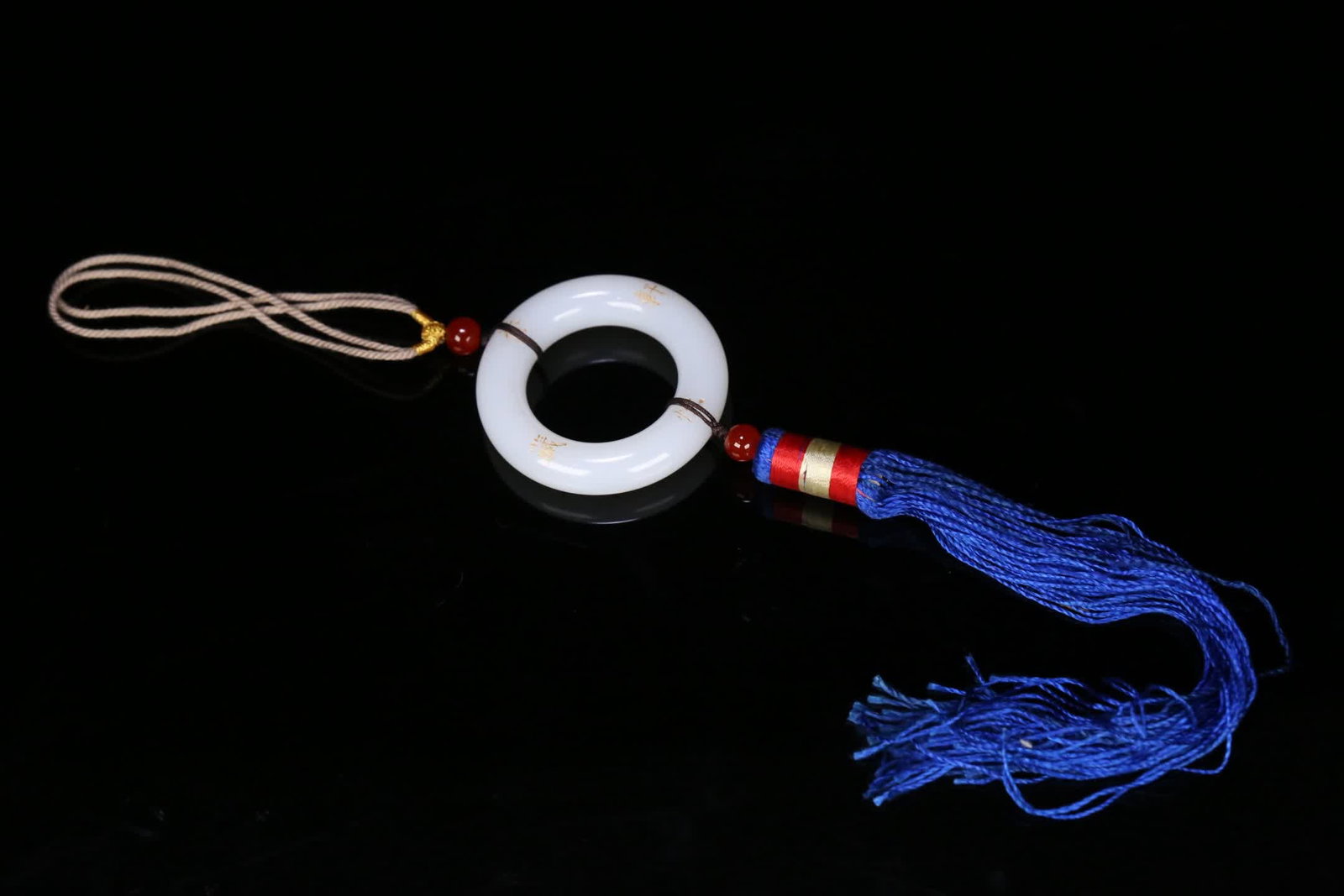 A Qing Dynasty Hetian jade gold-filled poetry circle pendant: Qing Dynasty Hetian jade gold-filled poetry circle pendant SIZE: 5.6x1.2cm W:47.2g (The Dimensions Of All Batches Are Manually Measured.If You Need More Detailed Information, Please Contact Our Custom