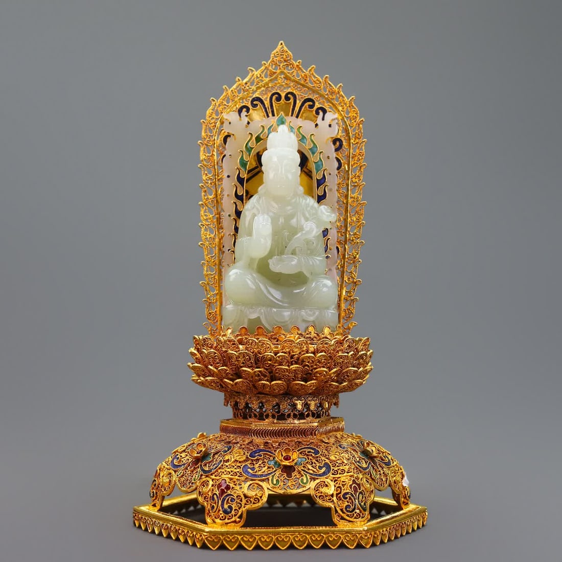 A piece of Qing Dynasty cloisonne and Tian jade Guanyin (1 of 10)