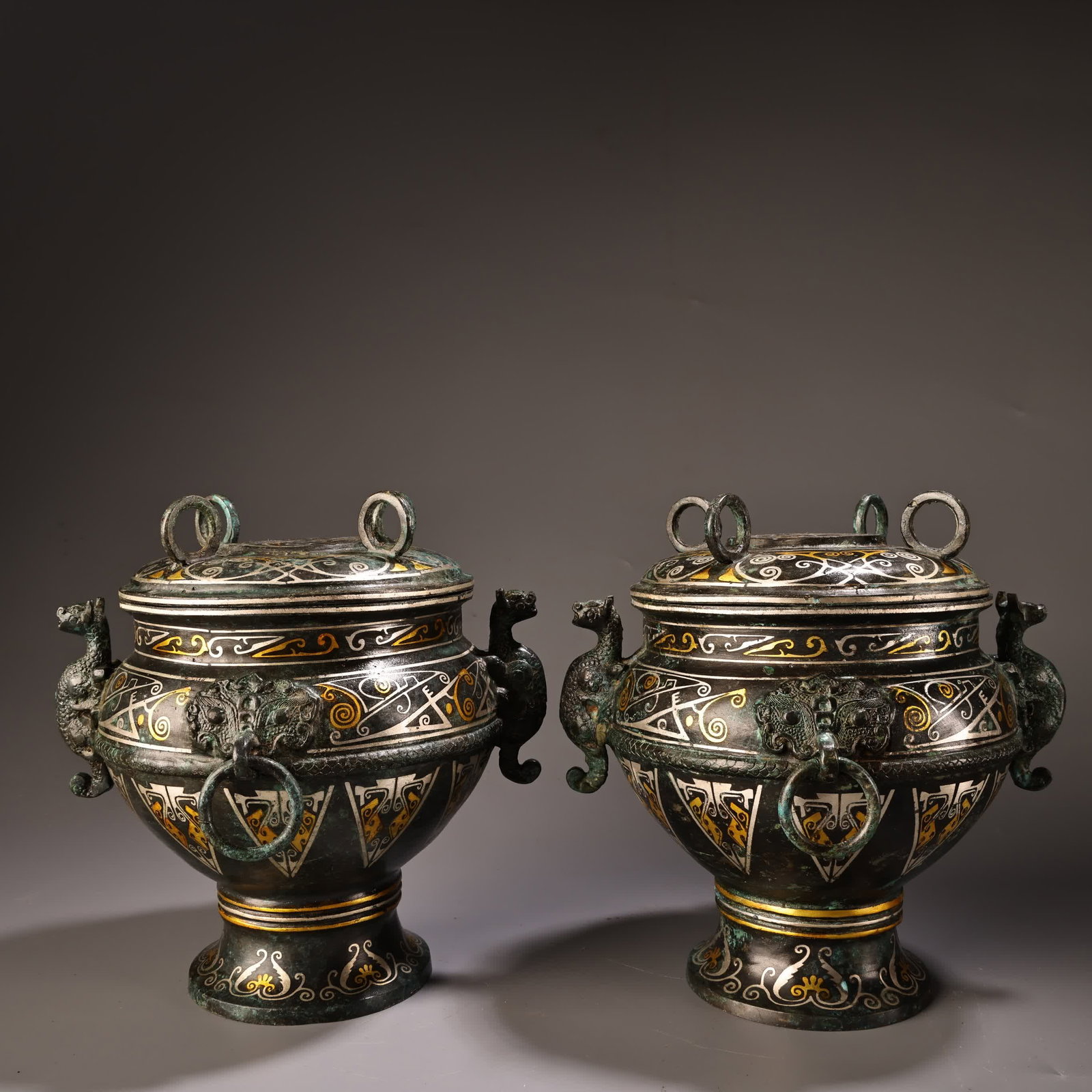 A pair of Hancuo gold and silver bronze beans: A pair of gold, silver, and bronze beans from the Han Dynasty SIZE: Single W: 2000g H: 21cm W: 20cm (The Dimensions Of All Batches Are Manually Measured.If You Need More Detailed Information, Please