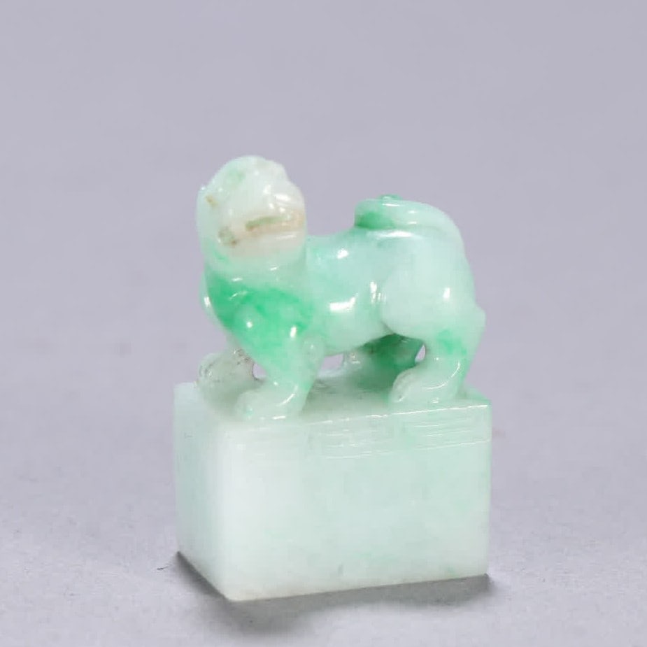 A Qing Dynasty jade beast button seal: Qing Dynasty jade beast button seal SIZE: H:3.7cm W:2.4cm W:28.9g (The Dimensions Of All Batches Are Manually Measured.If You Need More Detailed Information, Please Contact Our Customer Service Before