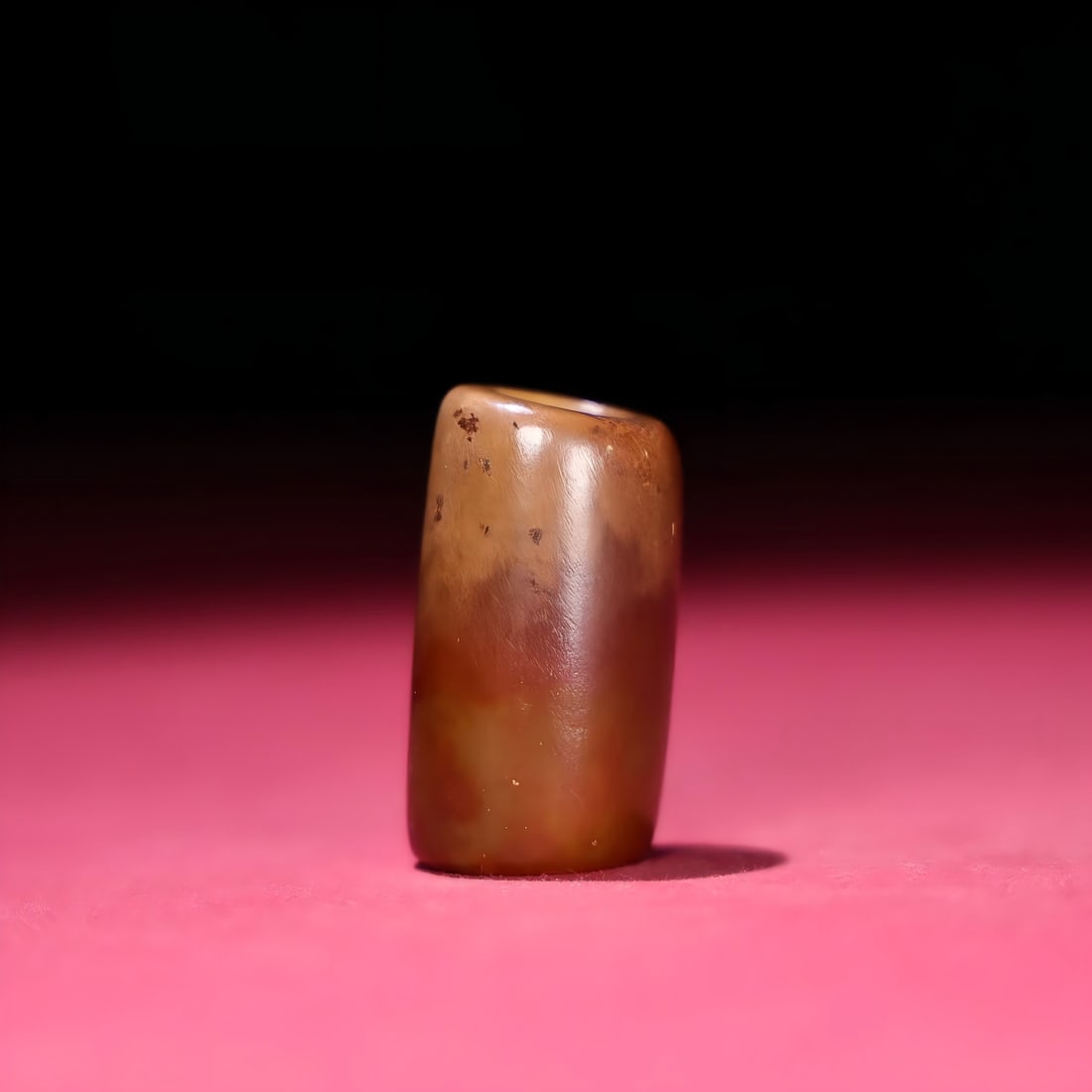 A piece of Han Dynasty jade lezi: Han Dynasty Yule Zi SIZE: 41x22mm W:36g (The Dimensions Of All Batches Are Manually Measured.If You Need More Detailed Information, Please Contact Our Customer Service Before Bidding.)