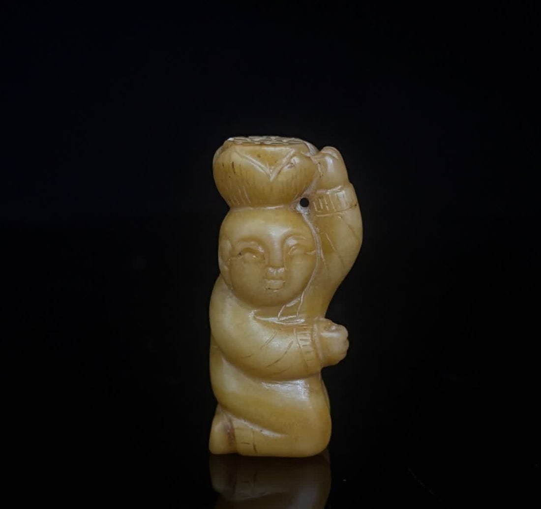 A Qing Dynasty jade boy: Qing Dynasty jade boy SIZE: 4.2x2.0x1.5cm 21g (The Dimensions Of All Batches Are Manually Measured.If You Need More Detailed Information, Please Contact Our Customer Service Before Bidding.)