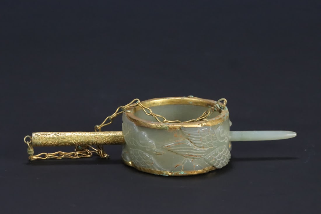 A piece of Liao gold Hetian jade-wrapped copper gilt hair: Liao Jin Hetian jade wrapped copper gilt hair SIZE: 12.8x2.5x5.35cm W:56.3g (The Dimensions Of All Batches Are Manually Measured.If You Need More Detailed Information, Please Contact Our Customer Serv