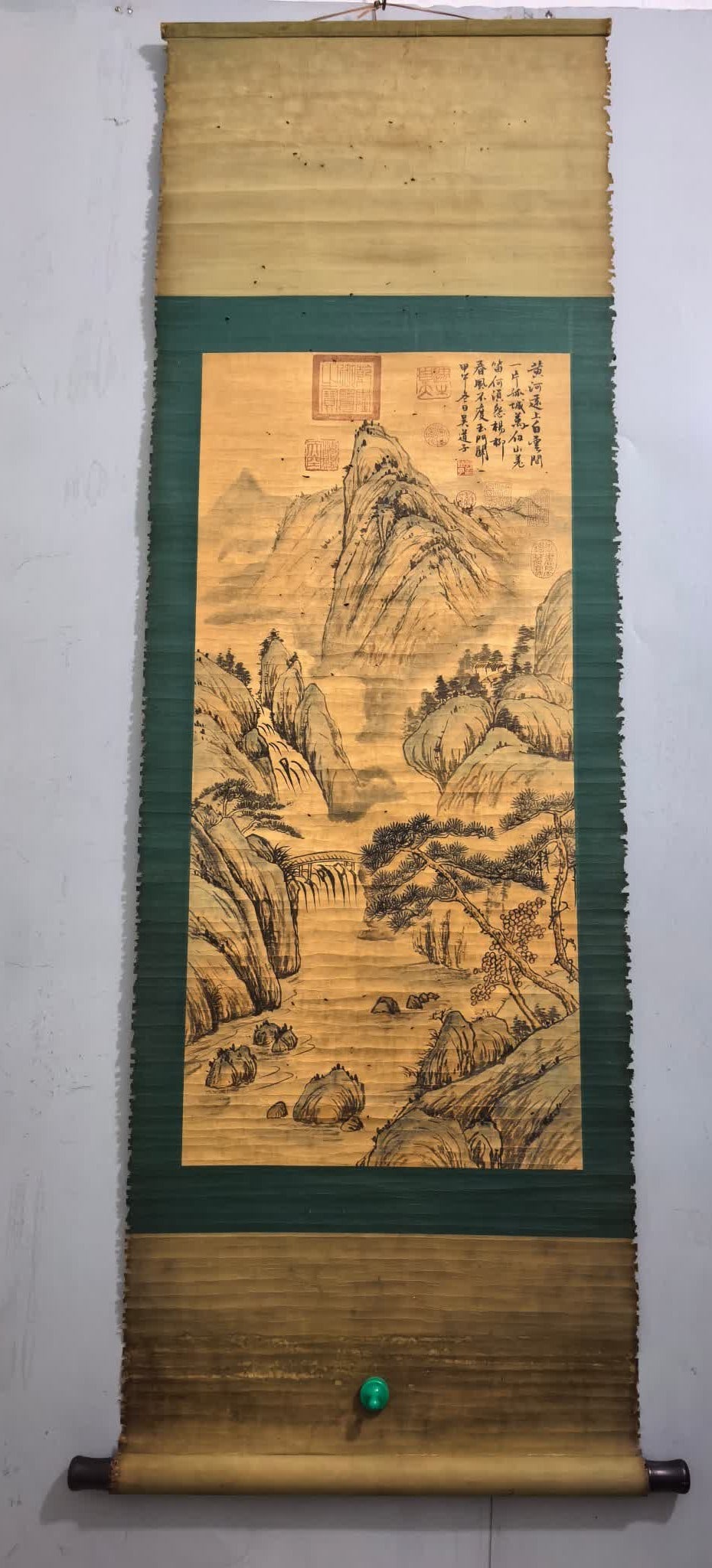 A landscape painting by Wu Daozi: Wu Daozi's landscape paintings SIZE: Painting core90cm x42cm (The Dimensions Of All Batches Are Manually Measured.If You Need More Detailed Information, Please Contact Our Customer Service Before Bidd