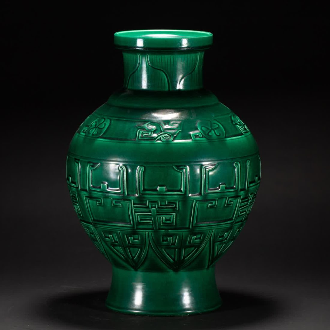 A Qing Dynasty green glaze imitation bronze statue: Qing Dynasty green glaze imitation bronze statue SIZE: L:21cm W:21cm (The Dimensions Of All Batches Are Manually Measured.If You Need More Detailed Information, Please Contact Our Customer Service Bef