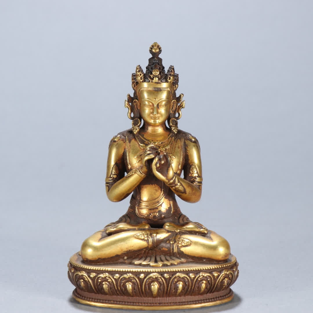 A statue of a Ming Dynasty copper gilt Vajra chief holder: Ming Dynasty Bronze gilt Vajra is always holding a statue SIZE: H:10.1cm W:6.9cm W:497g (The Dimensions Of All Batches Are Manually Measured.If You Need More Detailed Information, Please Contact Our C