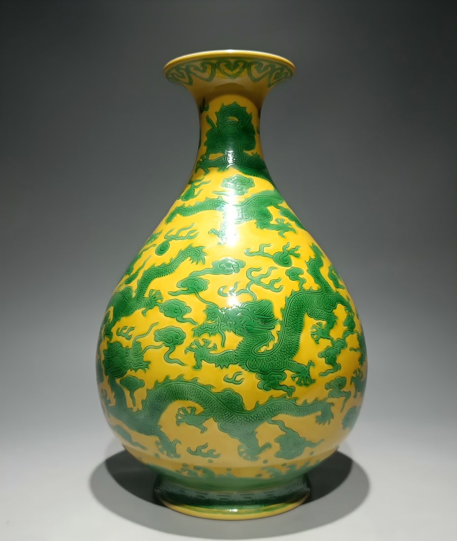 A Qing Dynasty Qianlong model plain three-color yellow ground secretly engraved with the Nine: Qing Dynasty Qianlong model plain three-color yellow ground secretly engraved Kowloon seawater cloud pattern jade pot spring vase SIZE: H:28.3cm W:18cm (The Dimensions Of All Batches Are Manually Meas