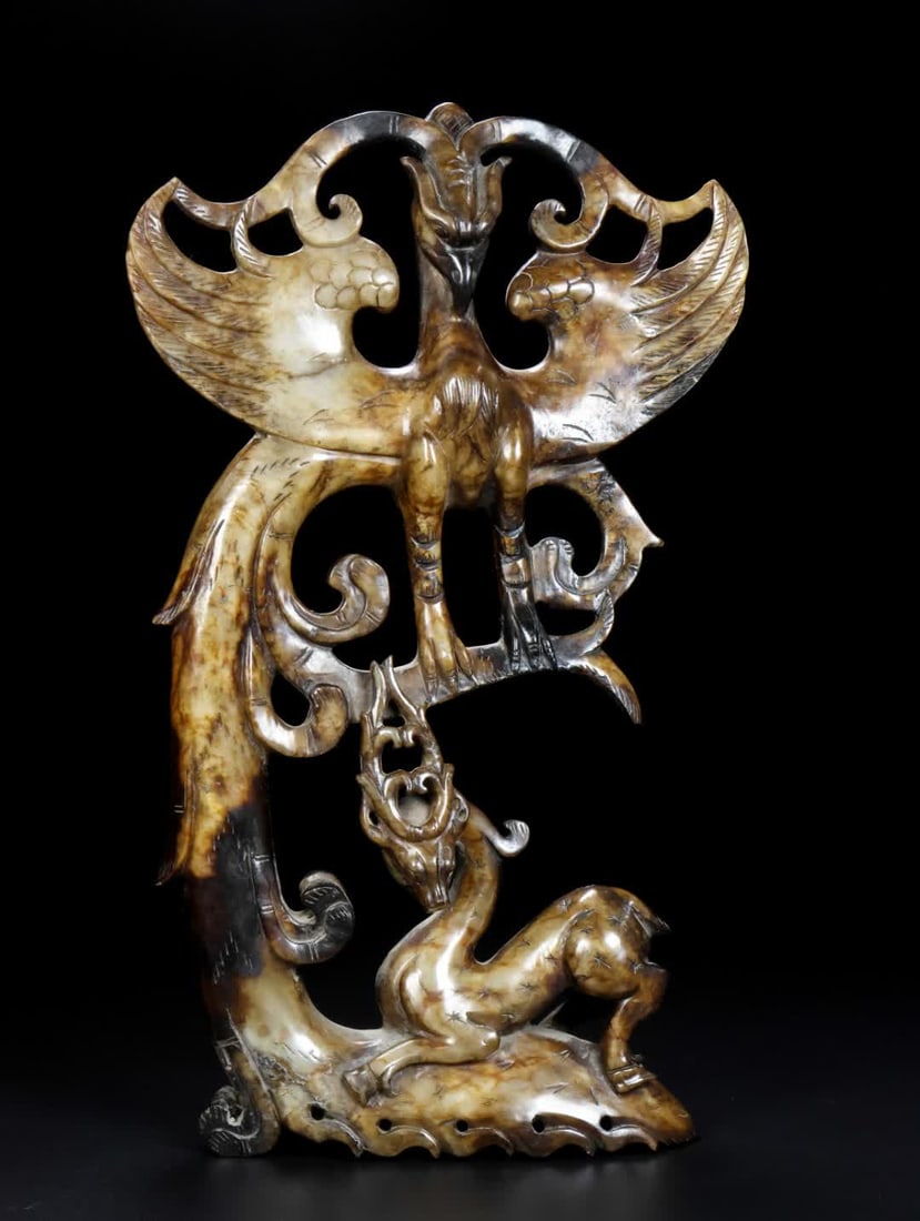A Han Dynasty jade phoenix bird: Han Dynasty jade phoenix bird SIZE: W:1.3kg H:30cm W:17.8cm T:5cm (The Dimensions Of All Batches Are Manually Measured.If You Need More Detailed Information, Please Contact Our Customer Service Before