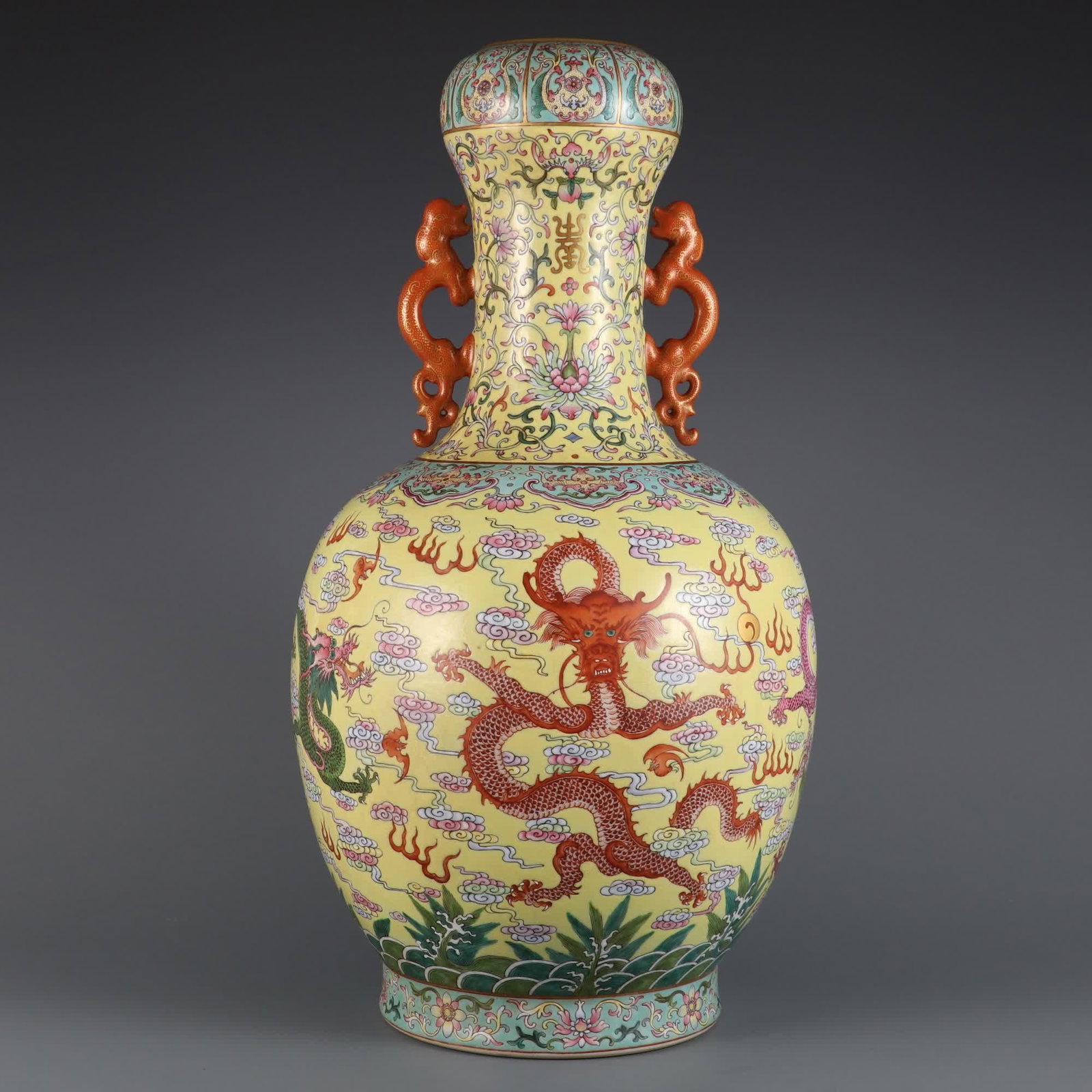A large vase of yellow pastel cloud dragon pattern double glass dragon ears made in the Qianlong (1 of 11)