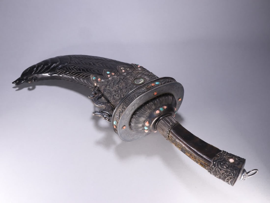 A Qing Dynasty copper chisel flower-inlaid treasure phoenix-headed horn-shaped sword (1 of 9)