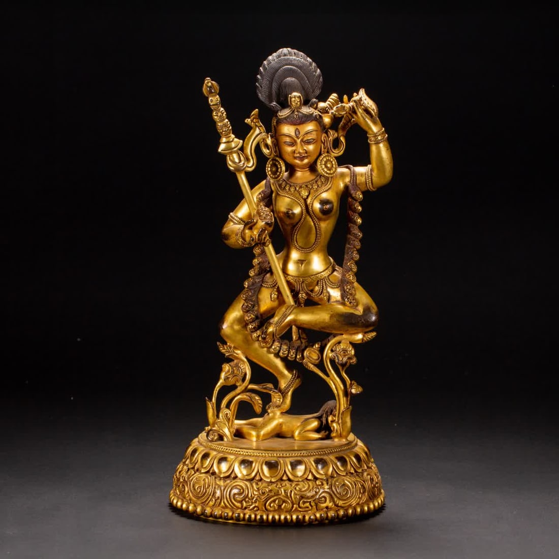A bronze gilt Buddha statue of the Qing Dynasty: Qing Dynasty copper gilt Buddha statue SIZE: L:14cm W:14cm H:30cm W:2770g (The Dimensions Of All Batches Are Manually Measured.If You Need More Detailed Information, Please Contact Our Customer Servic