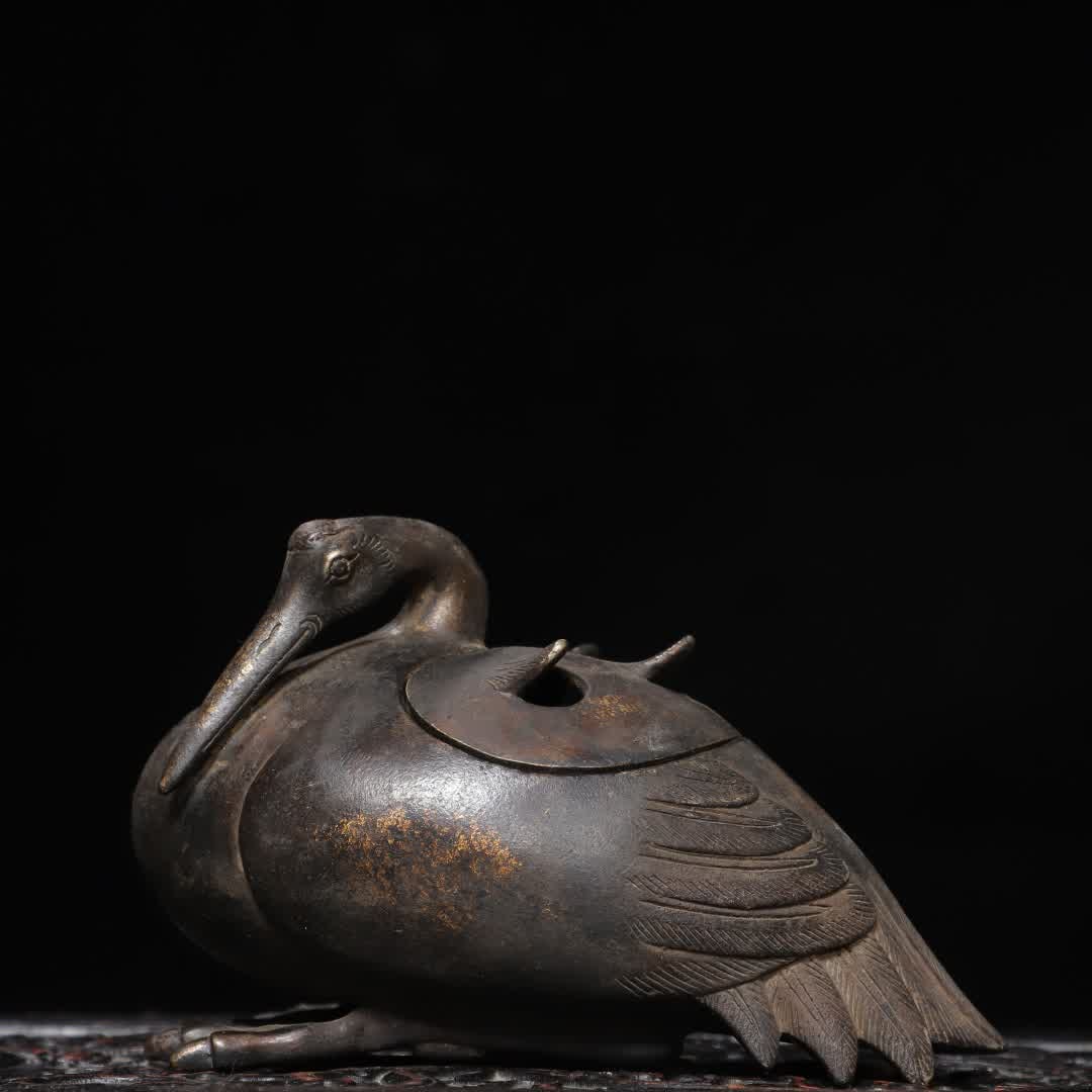 A Qing Dynasty copper rubbing gold crane cormorant incense burner ornament: Qing Dynasty copper rubbing gold crane cormorant incense burner ornament SIZE: L:18cm W:9cm H:11cm W:1.05kg (The Dimensions Of All Batches Are Manually Measured.If You Need More Detailed Information, 