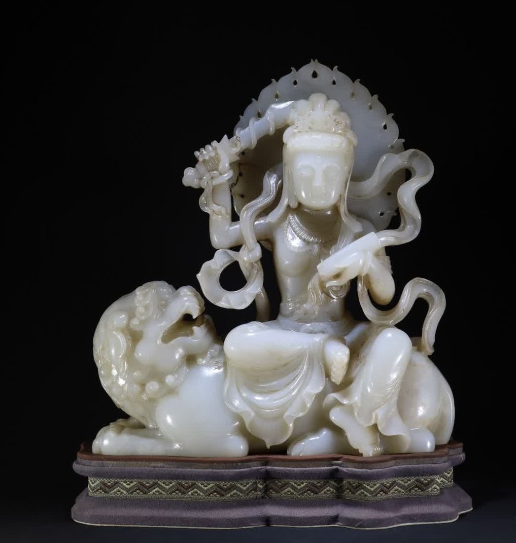 A white jade Manjushri Bodhisattva riding a lion ornament in the Qing Dynasty (1 of 11)