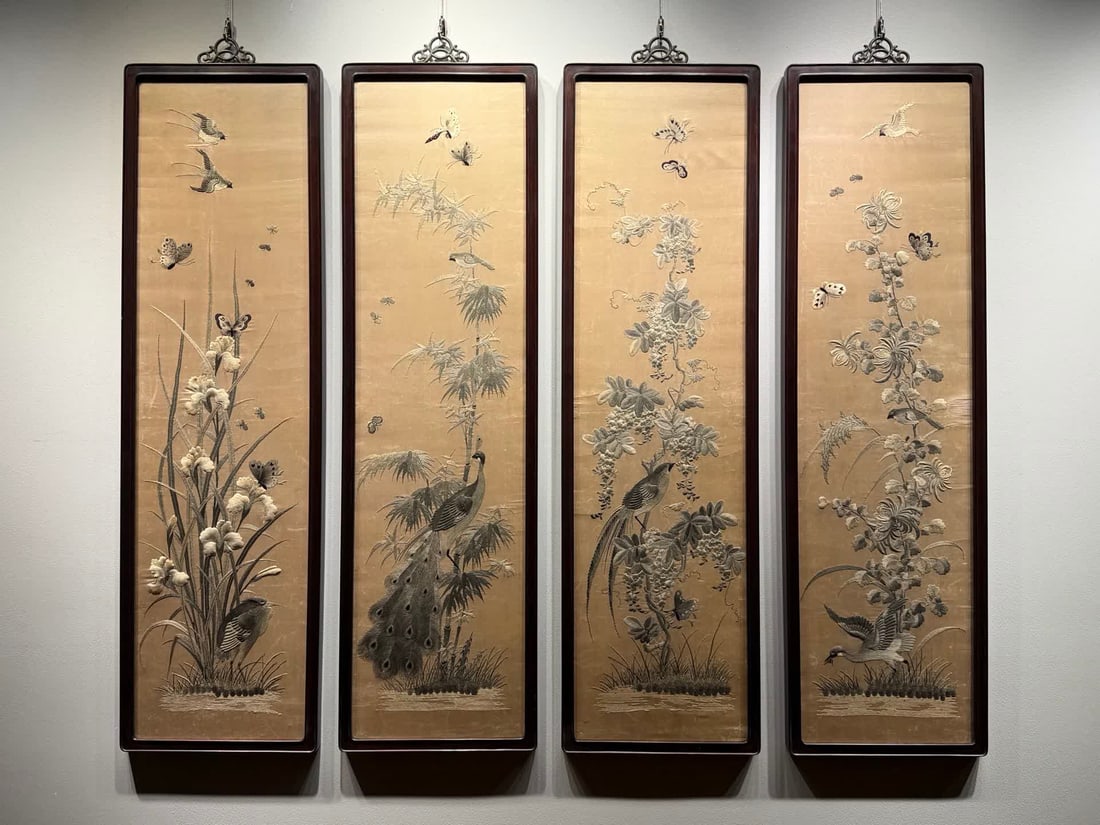 A set of late Qing Dynasty Republic embroidered flowers and birds four screens: Late Qing Dynasty Republic of China embroidered four screens of flowers and birds SIZE: 111x32cm (The Dimensions Of All Batches Are Manually Measured.If You Need More Detailed Information, Please Cont