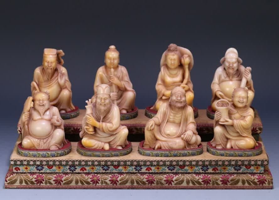 A set of Qing Dynasty old Shoushan stone eight immortals: A set of stone eight immortals of Laoshou Mountain in the Qing Dynasty SIZE: Max 10.7x7.2x5cm Min 8x6.4x5.7cm W: 2705g (The Dimensions Of All Batches Are Manually Measured.If You Need More Detailed In