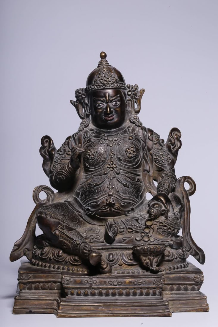 A seated statue of the Qing Dynasty alloy copper treasure king: Seated statue of the Qing Dynasty alloy copper treasure king SIZE: H:24cm L:18cm W:13cm W:2598g (The Dimensions Of All Batches Are Manually Measured.If You Need More Detailed Information, Please Conta