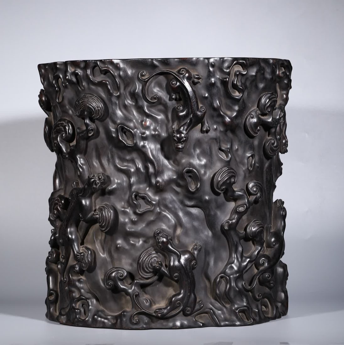 A large painting tube with a dragon pattern of rosewood Ganoderma lucidum (1 of 9)