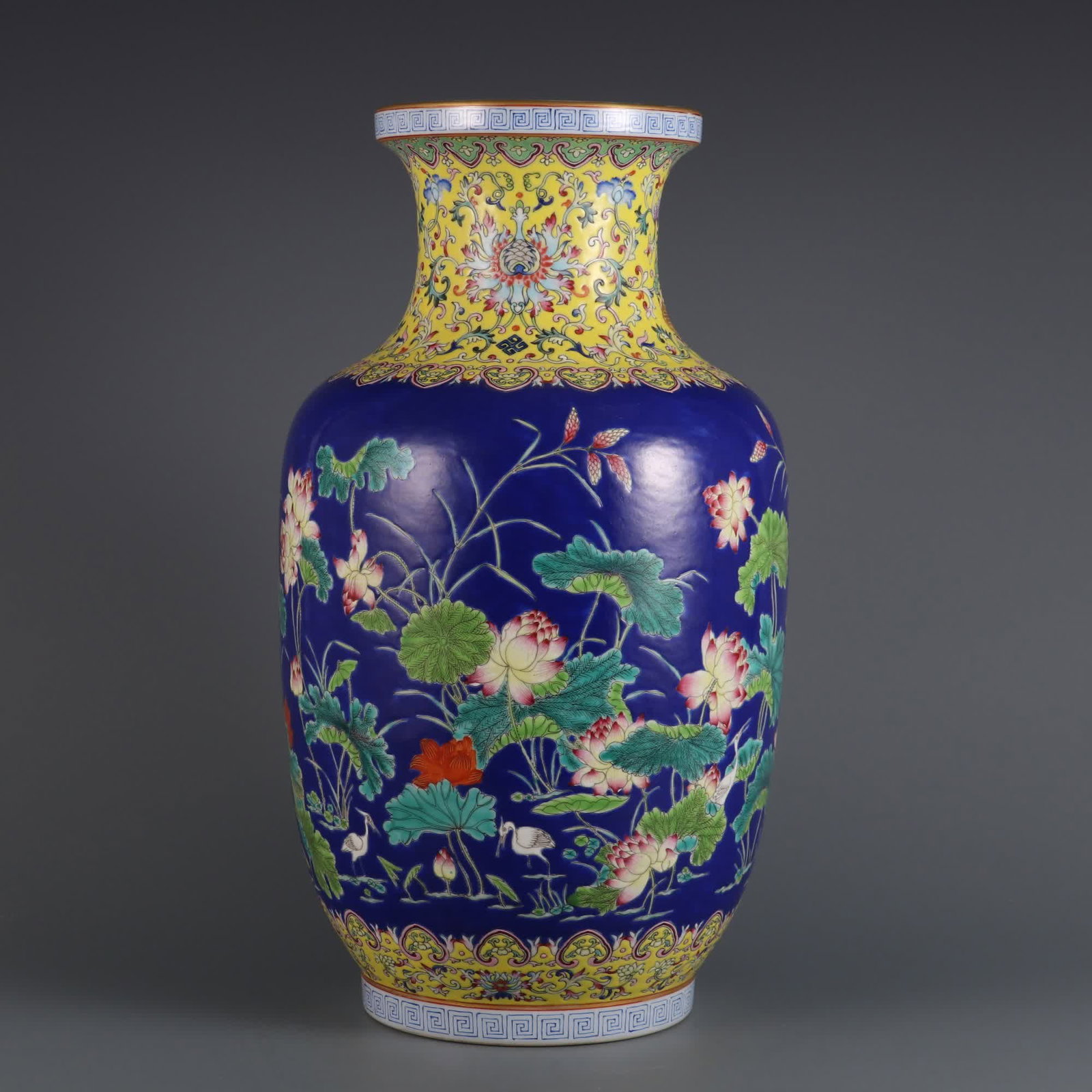 A blue background pastel lotus pattern cylinder bottle made in the Qianlong period of the Qing: Qing Dynasty Qianlong year blue background pastel lotus pattern cylinder bottle SIZE: H: 37.2cm Belly diameter 20cm MouthD: 13cm (The Dimensions Of All Batches Are Manually Measured.If You Need More D