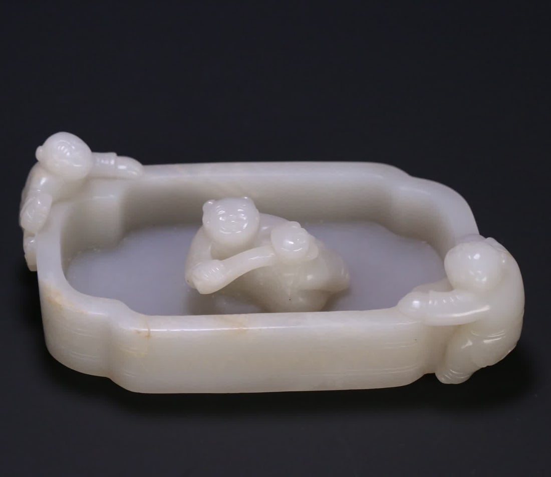 A Qing Dynasty Hetian jade boy presented auspicious begonia washing: Qing Dynasty Hetian jade boy presented auspicious begonia washing SIZE: 12.8x7x4.1cm W:304.6g (The Dimensions Of All Batches Are Manually Measured.If You Need More Detailed Information, Please Contact