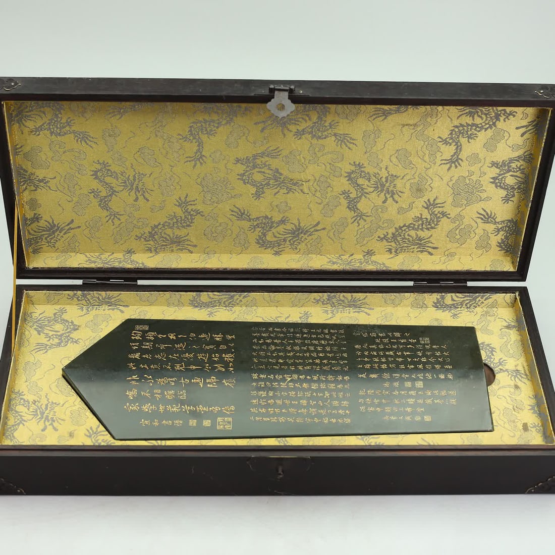A Qing Dynasty Hetian green jade tablet: Qing Dynasty Hetian green jade gui plate SIZE: Plate L: 37cm W: 14.5cm W: 1482g Box L: 47cm H: 10cm W: 20cm W: 1122g (The Dimensions Of All Batches Are Manually Measured.If You Need More Detailed Info