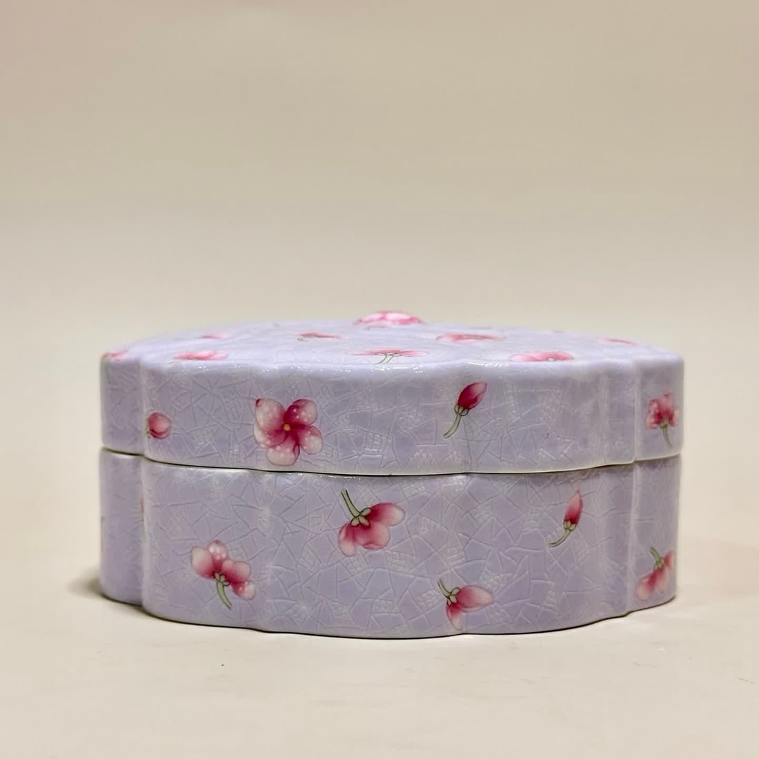A piece of cherry fairy star anise with lid box (1 of 9)
