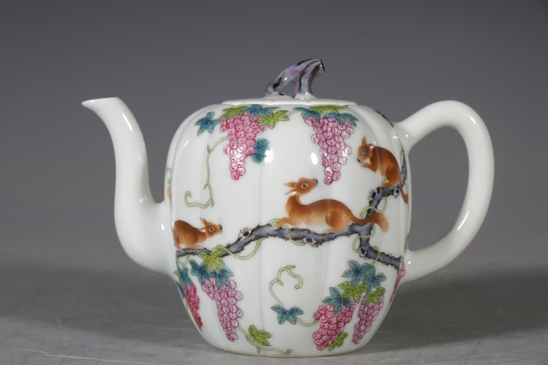 A Qing Dynasty Qianlong enamel colored squirrel official kiln teapot: Qing Dynasty Qianlong enamel colored squirrel official kiln teapot SIZE: H: 11.5cm Mouth 5.3cm Bottom 6.2cm (The Dimensions Of All Batches Are Manually Measured.If You Need More Detailed Information, 