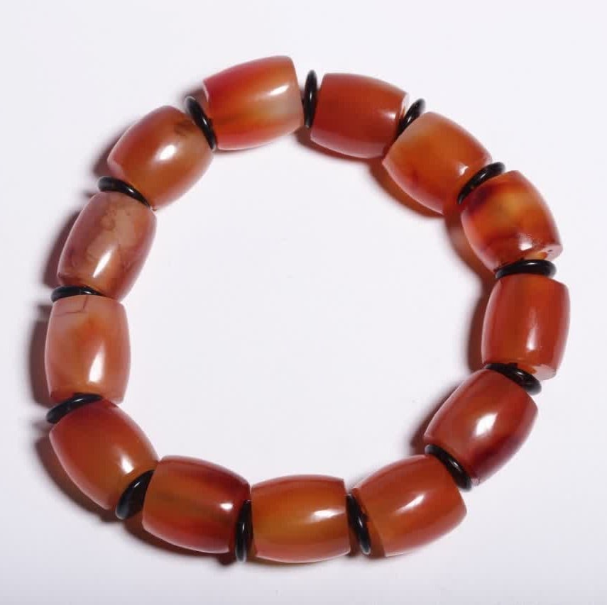 A Western Zhou agate tube bead bracelet (1 of 6)