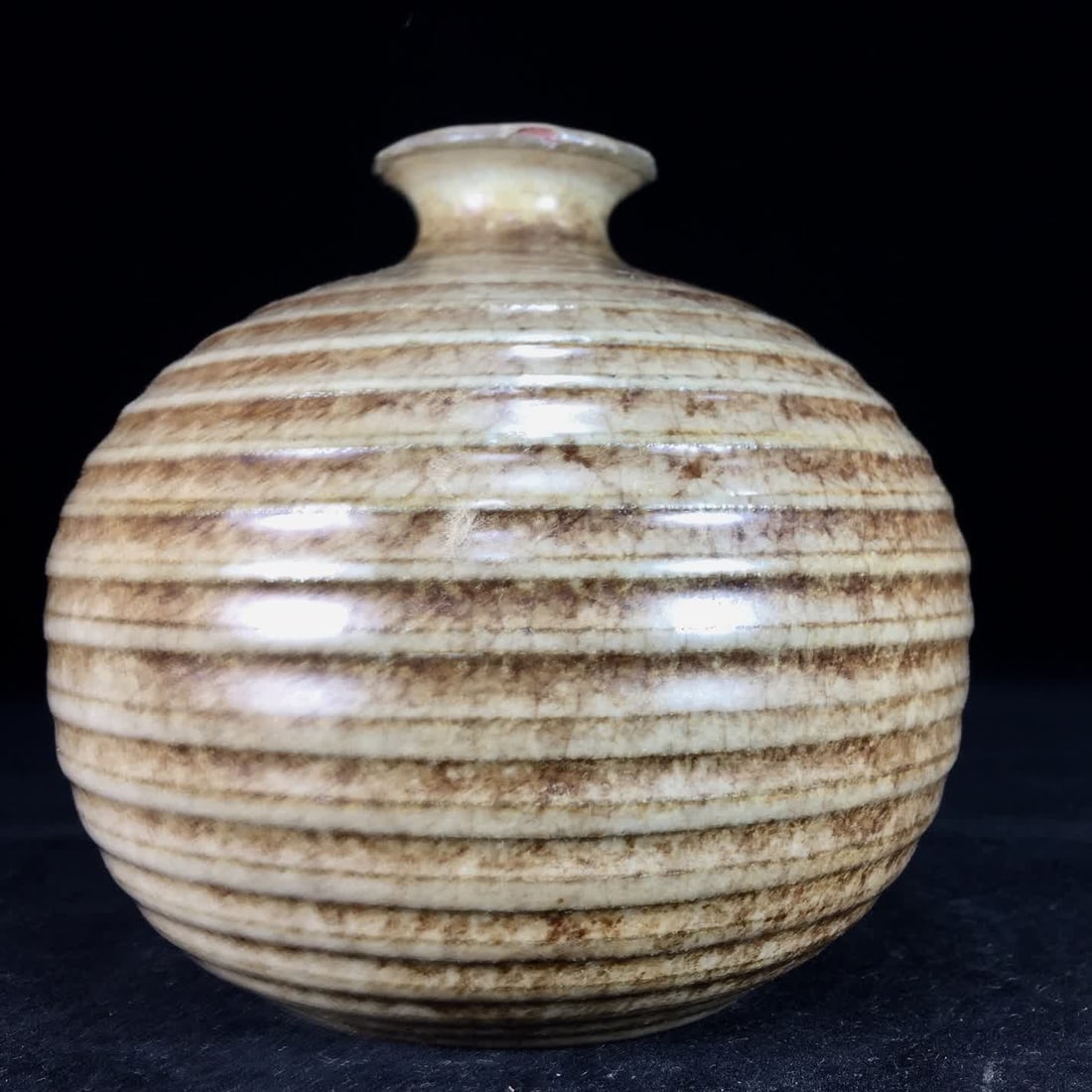 A Song Ru porcelain threaded toop bottle: Song Ru porcelain threaded doop bottle SIZE: 14x13.5cm (The Dimensions Of All Batches Are Manually Measured.If You Need More Detailed Information, Please Contact Our Customer Service Before Bidding.)