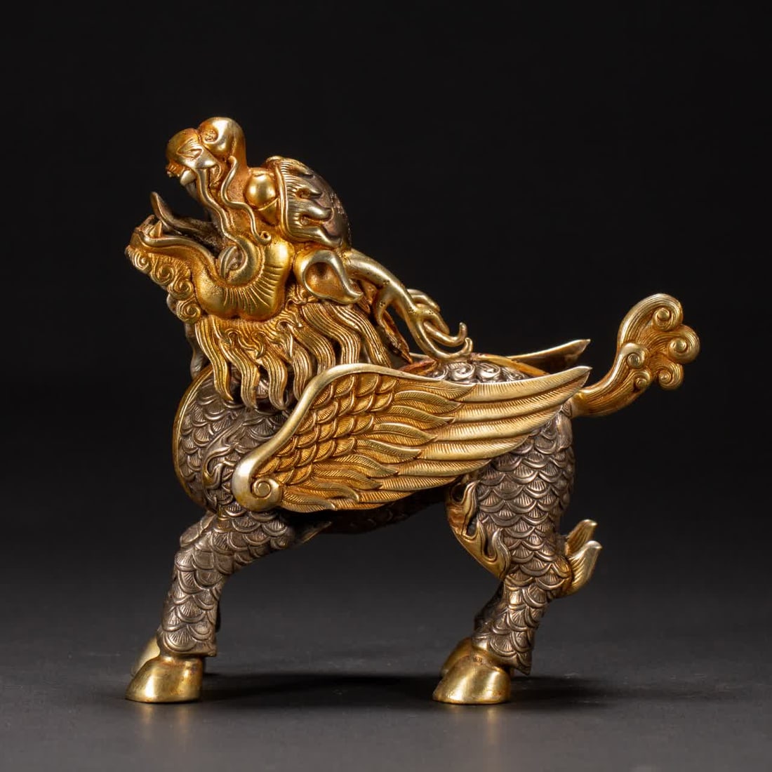 A silver gilt beast of the Qing Dynasty: Qing Dynasty silver gilt beast SIZE: L:14cm W:6cm H:14cm W:900g (The Dimensions Of All Batches Are Manually Measured.If You Need More Detailed Information, Please Contact Our Customer Service Before B
