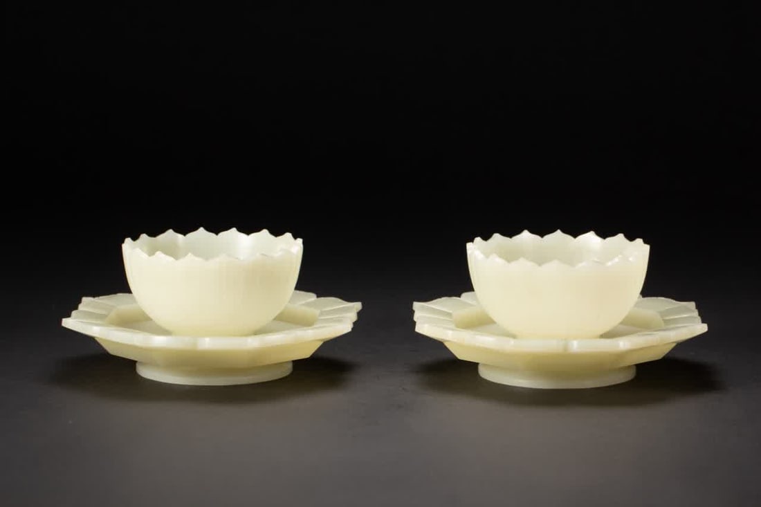 A Qing Dynasty Hetian jade cup (1 of 9)