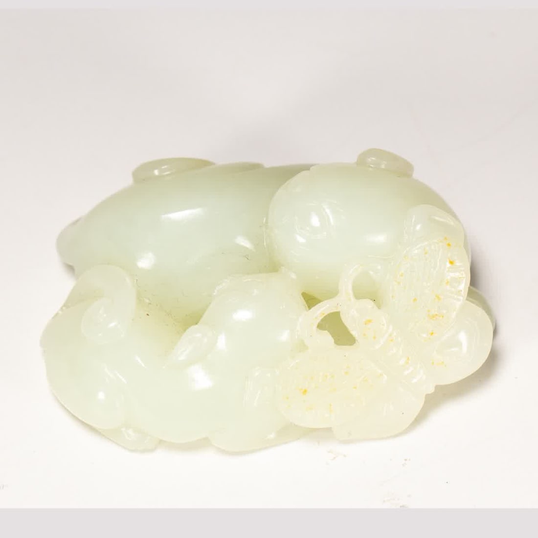 A Qing Dynasty Hetian jade lion: Qing Dynasty Hetian jade lion SIZE: L:6cm W:4.2cm H:2.8cm W:70g (The Dimensions Of All Batches Are Manually Measured.If You Need More Detailed Information, Please Contact Our Customer Service Before