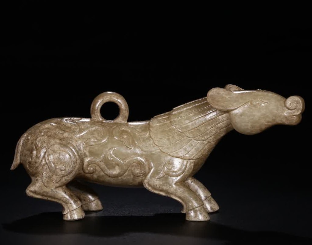 A Ming Dynasty ancient jade belt Qinrui beast ornament (1 of 9)