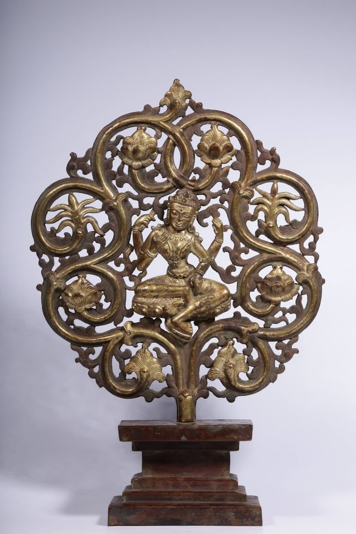 A Qing Dynasty copper gilt hammer with a four-armed Guanyin Buddha tree: Qing Dynasty copper gilt hammer four-armed Guanyin Buddha tree SIZE: H:41x28x7cm W:978g (The Dimensions Of All Batches Are Manually Measured.If You Need More Detailed Information, Please Contact Our C