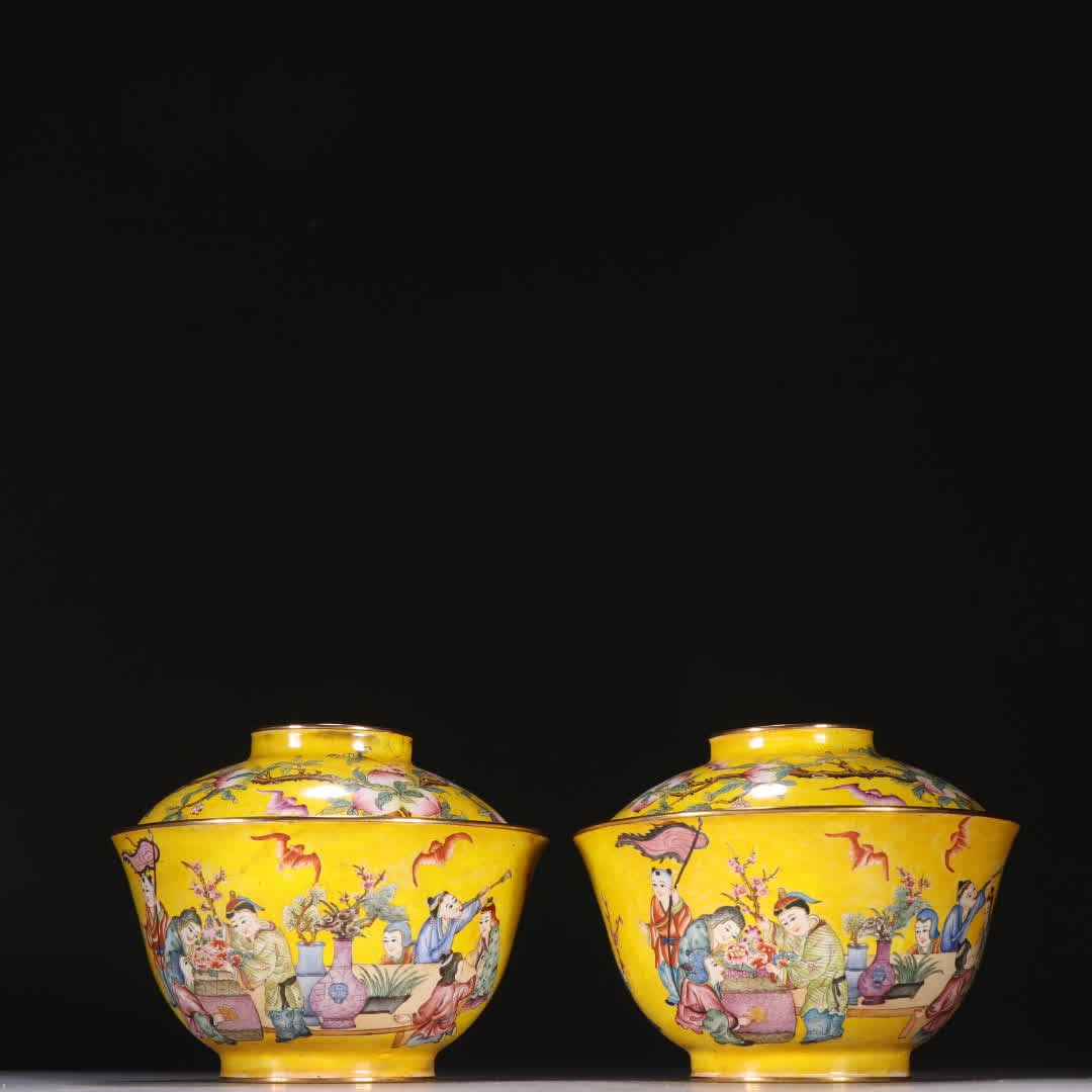 A pair of Qing Dynasty copper gilt painting enamel character story gaibowls (1 of 9)