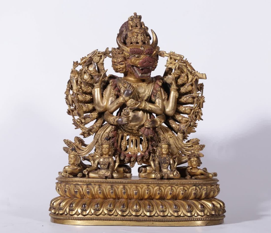 A Qing Dynasty copper gilt statue of Dawei De Vajra: Qing Dynasty bronze gilt Dawei De Vajra statue SIZE: H:32.5cm L:27cm W:15cm W:9.1kg (The Dimensions Of All Batches Are Manually Measured.If You Need More Detailed Information, Please Contact Our Custo