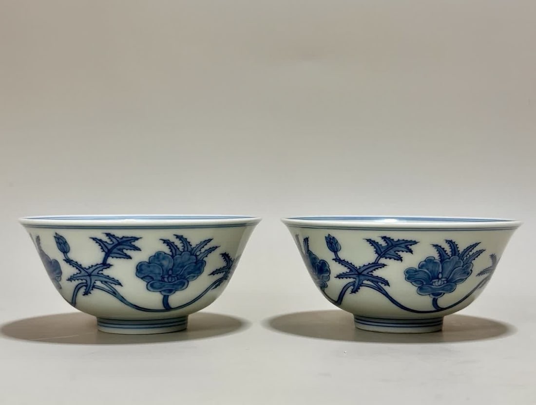 A blue and white flower pattern cup made in the Chenghua era of the Ming Dynasty: Ming Chenghua year blue and white flower pattern cup SIZE: H: 3cm MouthD: 8.8cm Bottom diameter 3.3cm (The Dimensions Of All Batches Are Manually Measured.If You Need More Detailed Information, Please