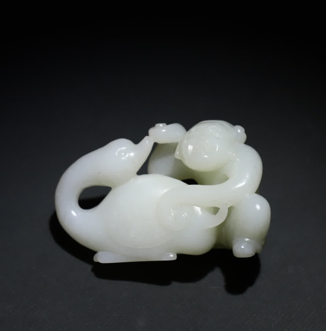 A piece of Qing Dynasty Hetian white jade boy goose handle: Qing Dynasty Hetian white jade boy play goose handle SIZE: 7.4x4.3x3.4cm W:116.5g (The Dimensions Of All Batches Are Manually Measured.If You Need More Detailed Information, Please Contact Our Custome