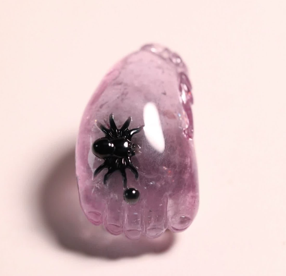 A Qing Dynasty purple-pink tourmaline carving is content and happy carving: Qing Dynasty purple pink tourmaline carving is content with Changle carving SIZE: 4.06x2.35x1.6cm W:23g (The Dimensions Of All Batches Are Manually Measured.If You Need More Detailed Information, Plea