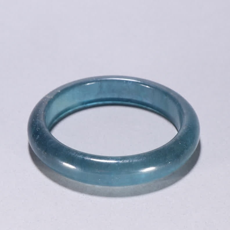 A Qing Dynasty aquamarine bracelet: Qing Dynasty aquamarine bracelet SIZE: Inner diameter 6cm W:1.3cm W:53.1g (The Dimensions Of All Batches Are Manually Measured.If You Need More Detailed Information, Please Contact Our Customer Servic
