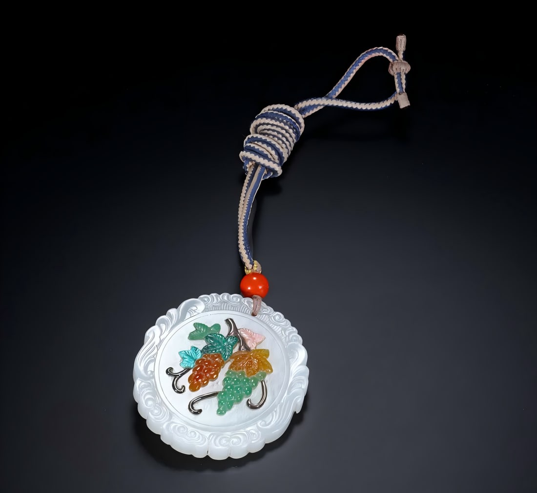 A Qing Dynasty white jade inlaid with a hundred treasures with many children and many blessings: Qing Dynasty white jade inlaid with treasures and many children and many blessings pattern ornaments SIZE: H: 5.2 cm W: 4.7 cm (The Dimensions Of All Batches Are Manually Measured.If You Need More Det