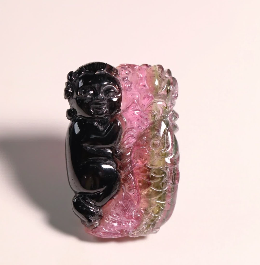 A Qing Dynasty tourmaline boy holding a lotus pendant every year: Qing Dynasty tourmaline boy holds lotus pendants every year SIZE: 3.95x2.58x1.05cm W:21.6g (The Dimensions Of All Batches Are Manually Measured.If You Need More Detailed Information, Please Contact Ou