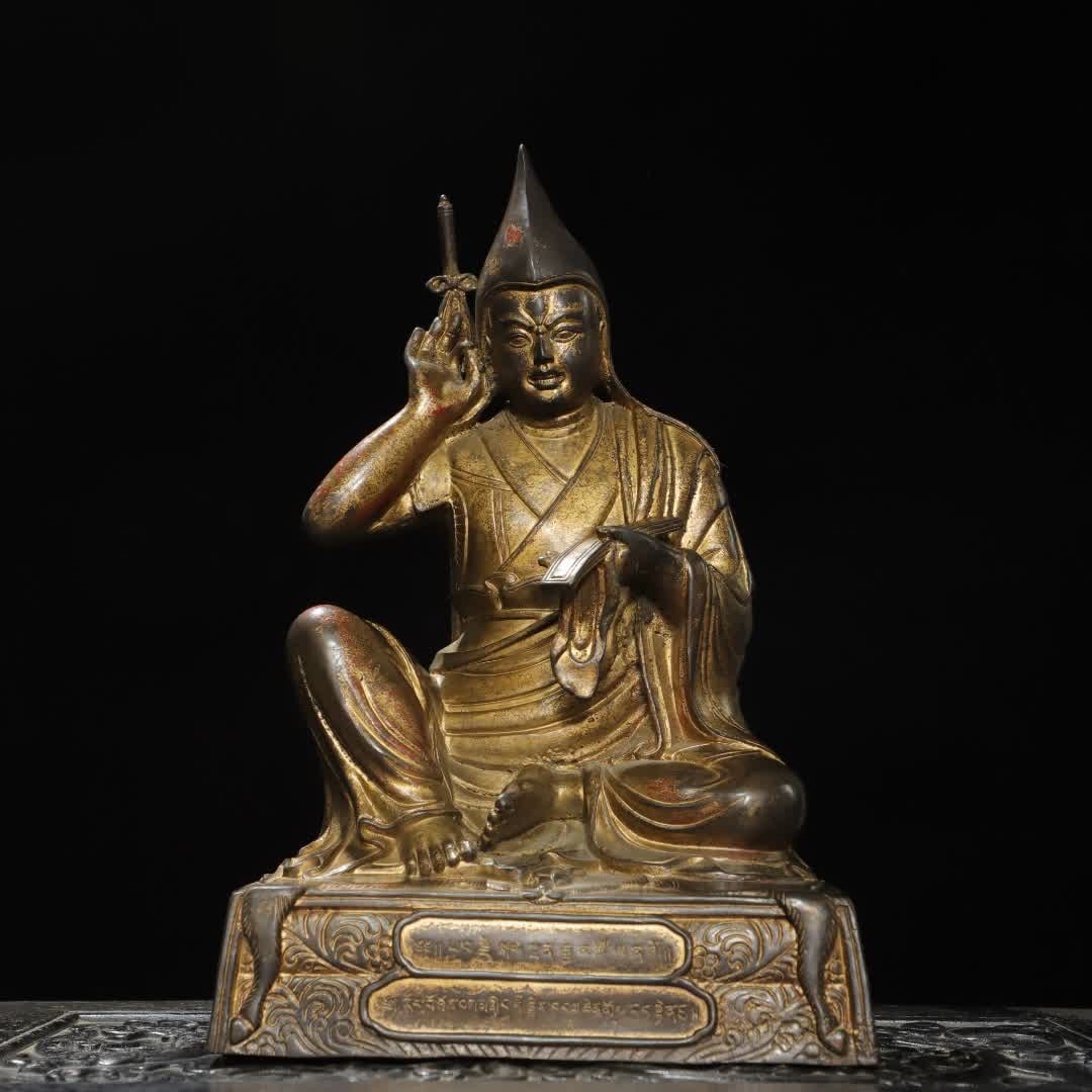 A statue of the Buddha in the Qing Dynasty in copper clay and gold: Qing Dynasty copper clay gold guru Buddha statue SIZE: H:29cm W:19cm T:14cm W:2.2kg (The Dimensions Of All Batches Are Manually Measured.If You Need More Detailed Information, Please Contact Our Custo