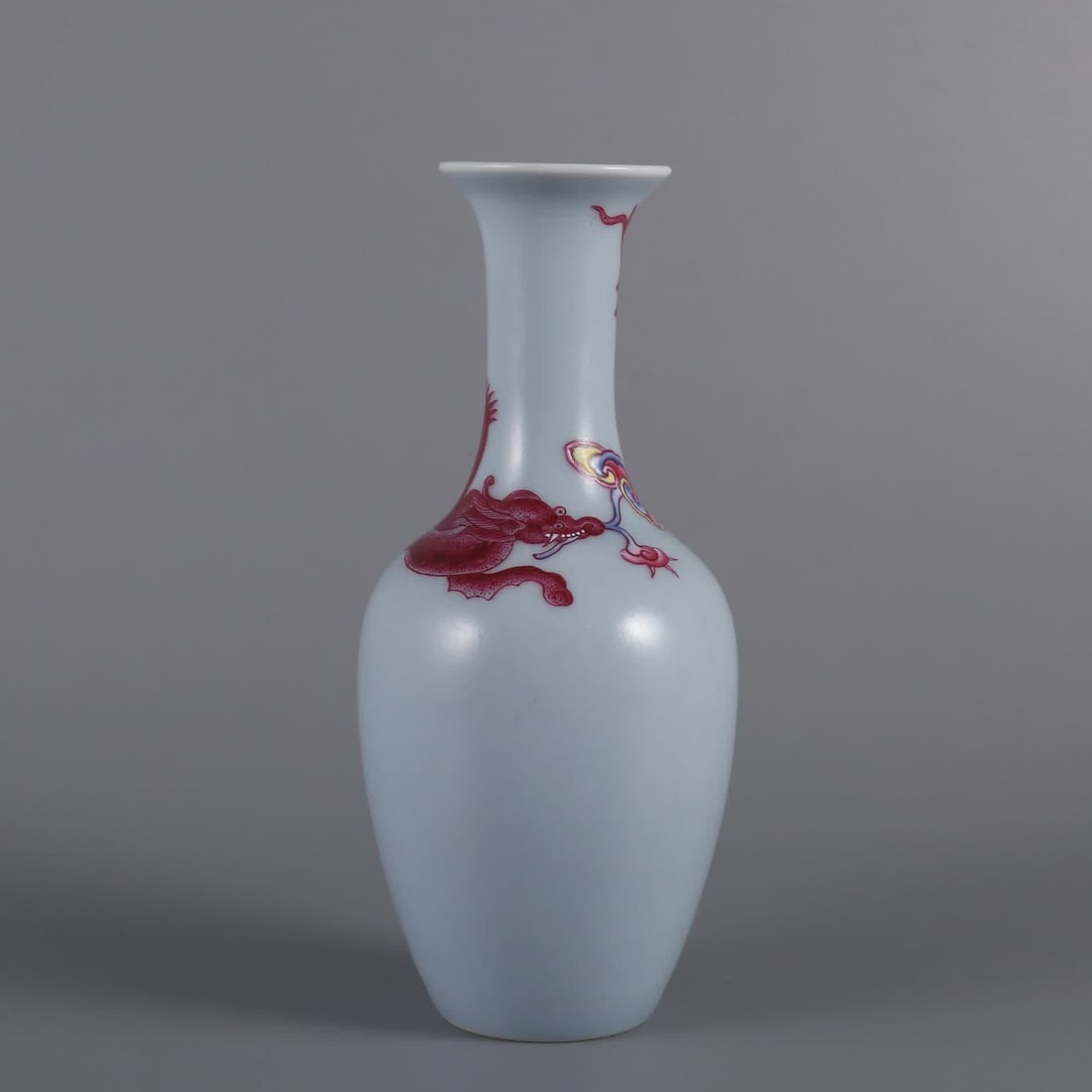 A glass of sky blue glaze made by Jurentang in the Republic of China period with pastel red dragon: During the Republic of China, Jurentang made sky blue glaze and pastel red dragon pattern appreciation vase SIZE: H: 18cm Belly diameter 7.5cm MouthD: 4.6cm (The Dimensions Of All Batches Are Manually