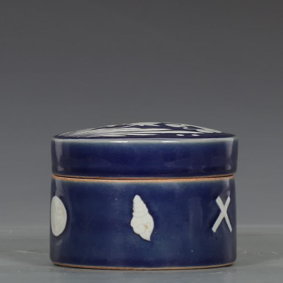 A Yuan Dynasty blue white fish algae pattern inkstone: Yuan Dynasty blue white fish algae pattern inkstone SIZE: H:9cm MouthD:13cm (The Dimensions Of All Batches Are Manually Measured.If You Need More Detailed Information, Please Contact Our Customer Serv