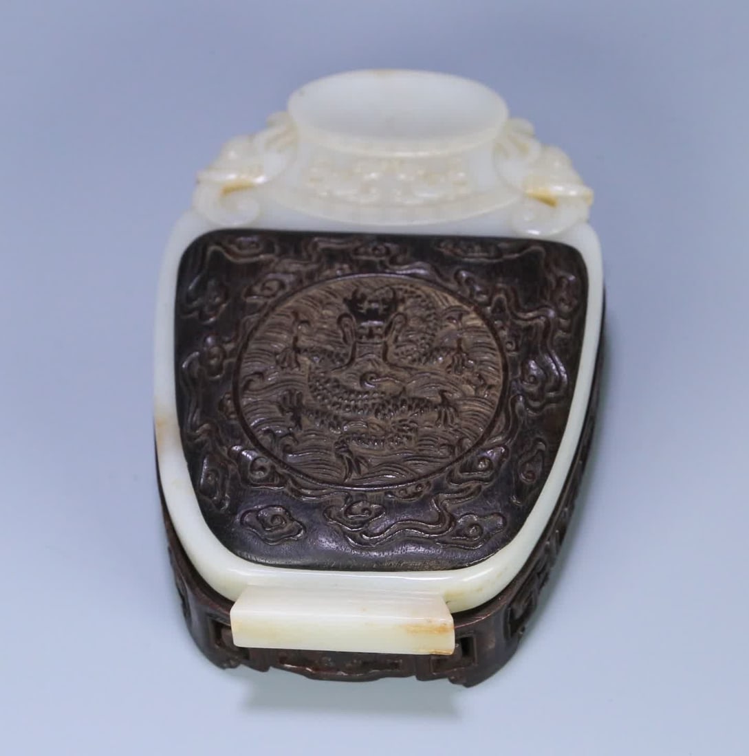 A Qing Dynasty study elegant vessel small-leaved rosewood and Tian jade dragon pattern Taiping (1 of 9)