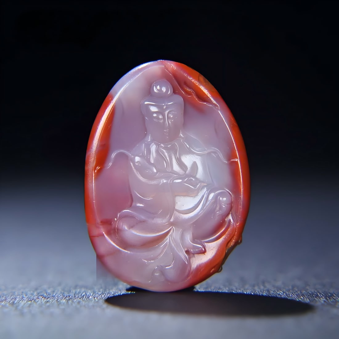 A Qing Dynasty agate Guanyin pendant: Qing Dynasty agate Guanyin pendant SIZE: 52x38x9mm W:28g (The Dimensions Of All Batches Are Manually Measured.If You Need More Detailed Information, Please Contact Our Customer Service Before Bidding.