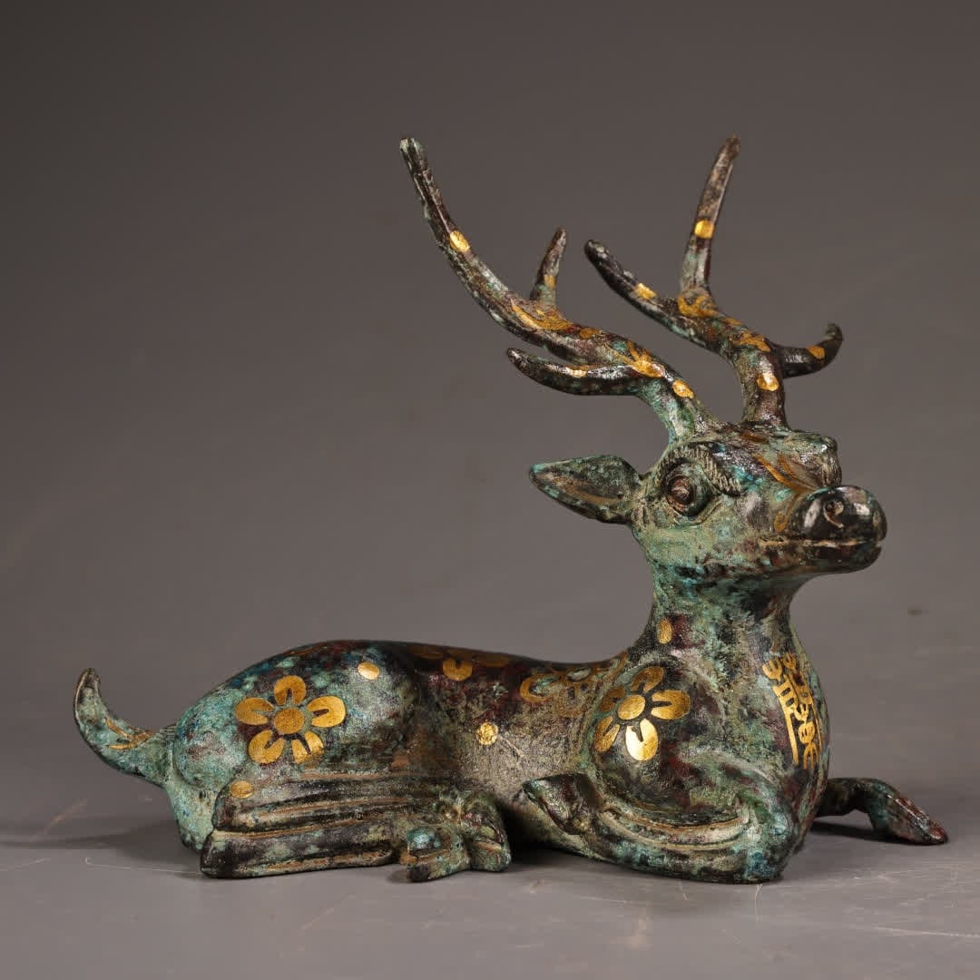 A Han Dynasty bronze gold and silver deer ornament: Han Dynasty bronze gold and silver deer ornaments SIZE: H:13cm W:15cm (The Dimensions Of All Batches Are Manually Measured.If You Need More Detailed Information, Please Contact Our Customer Service Be