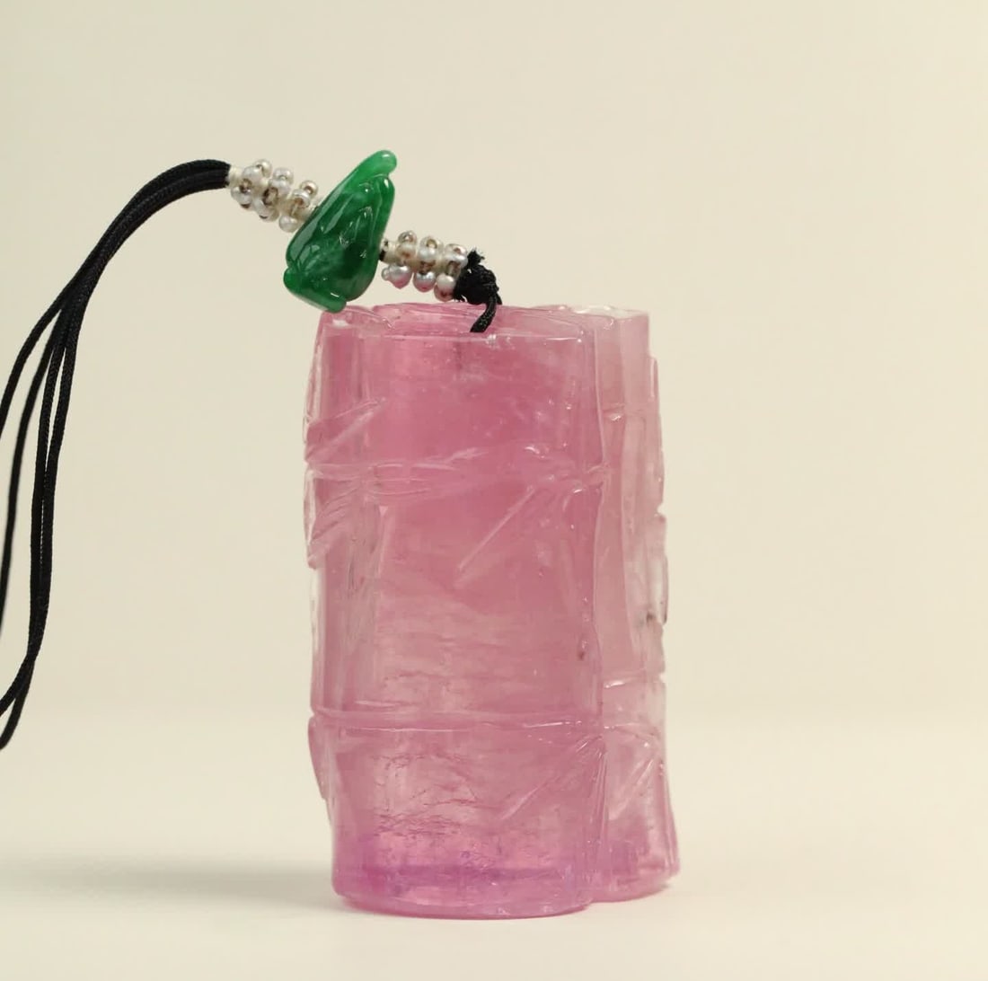 A Qing Dynasty tourmaline bamboo carving: Qing Dynasty tourmaline bamboo carving SIZE: Total W: 80g 5.37x3.2x2.53cm (The Dimensions Of All Batches Are Manually Measured.If You Need More Detailed Information, Please Contact Our Customer Servic